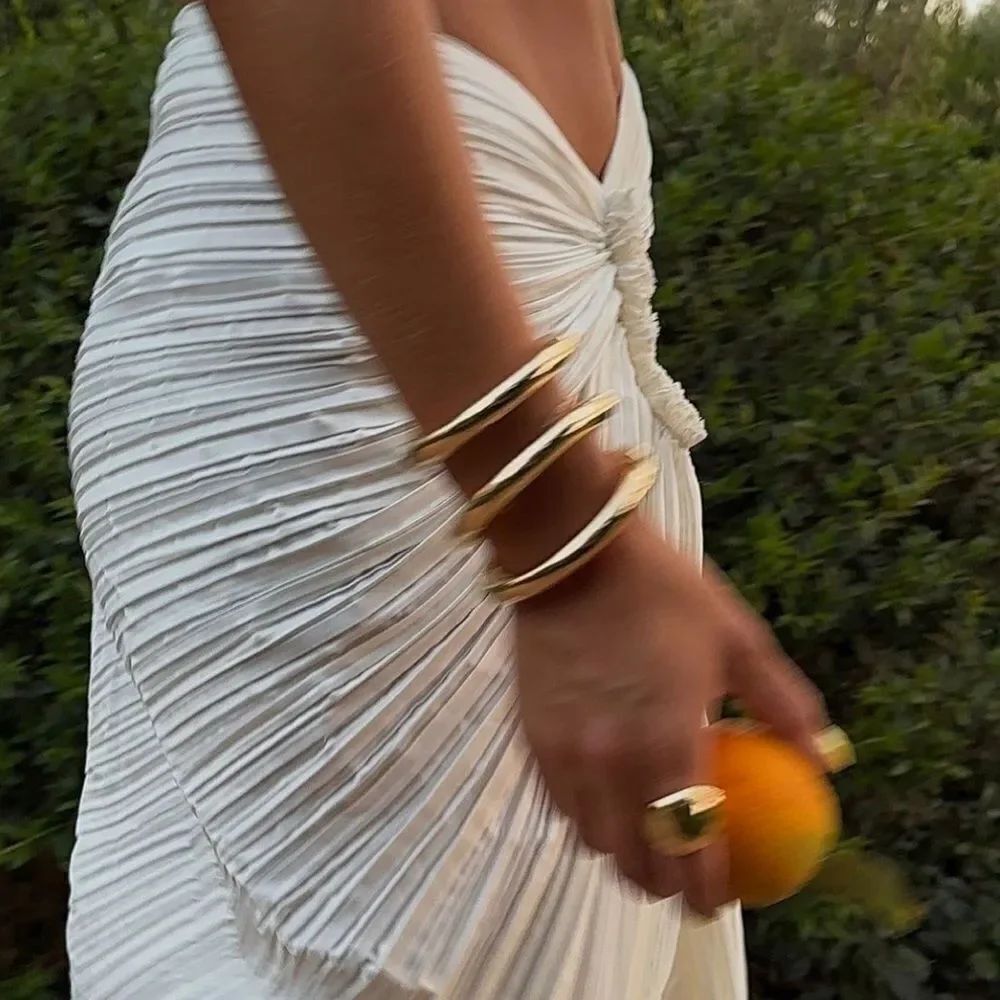 Gold bangle - Picture 2 of 4